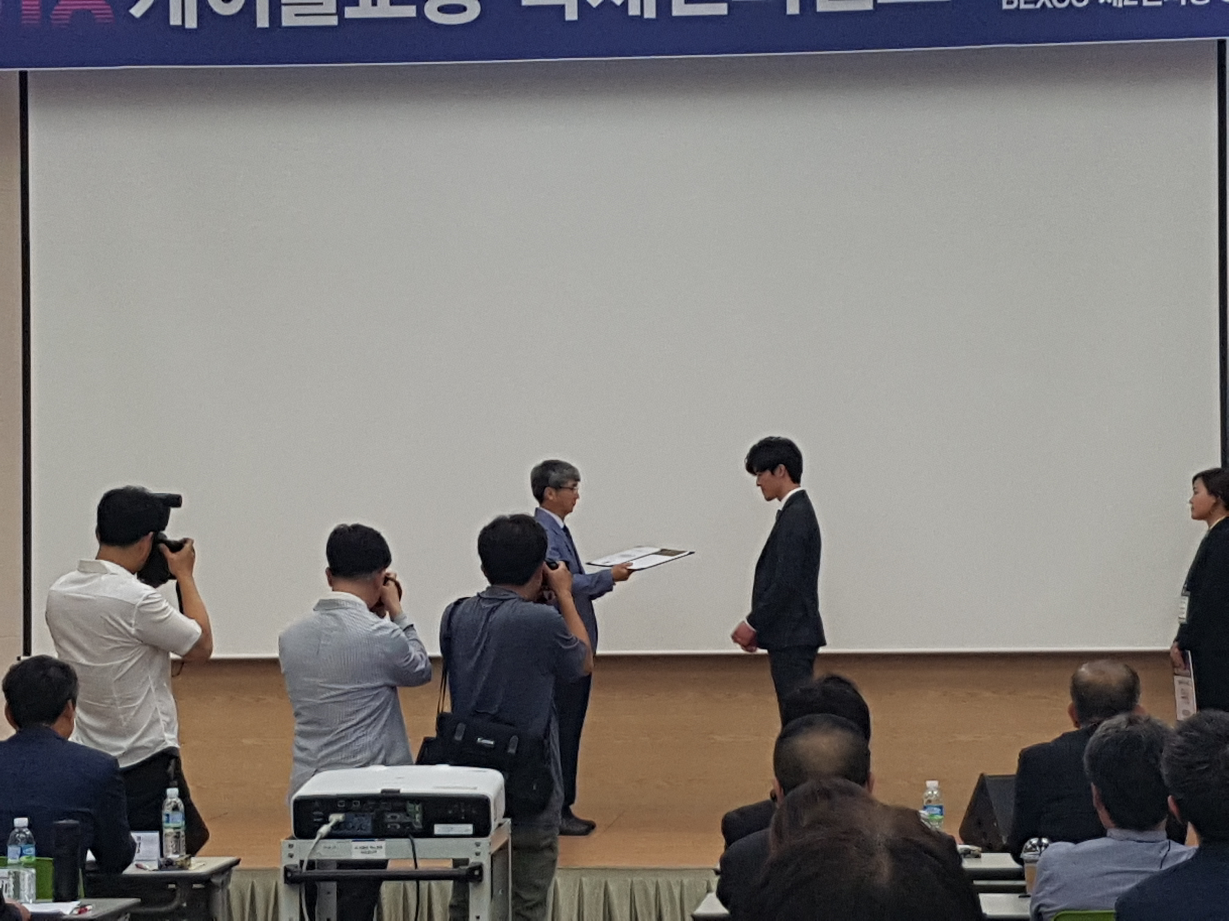 2018년 7월 케이블교량국제컨퍼런스_김형석 논문상 수상 S7 2514.jpg